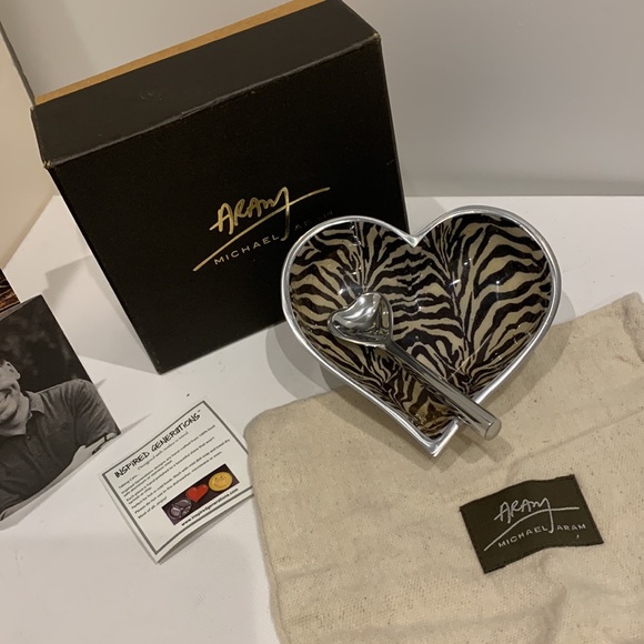 Michael Aram🤎🖤Hand Forged Zebra Heart Shaped Dish Bowl w/Silver Serving Spoon - Picture 5 of 16